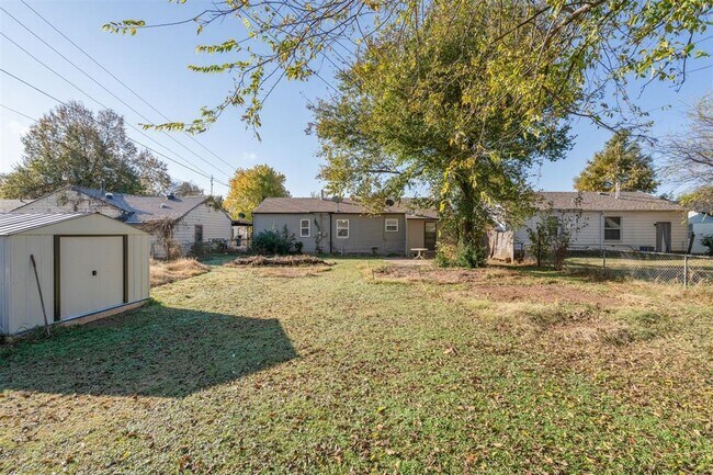 Building Photo - 317 E Key Blvd