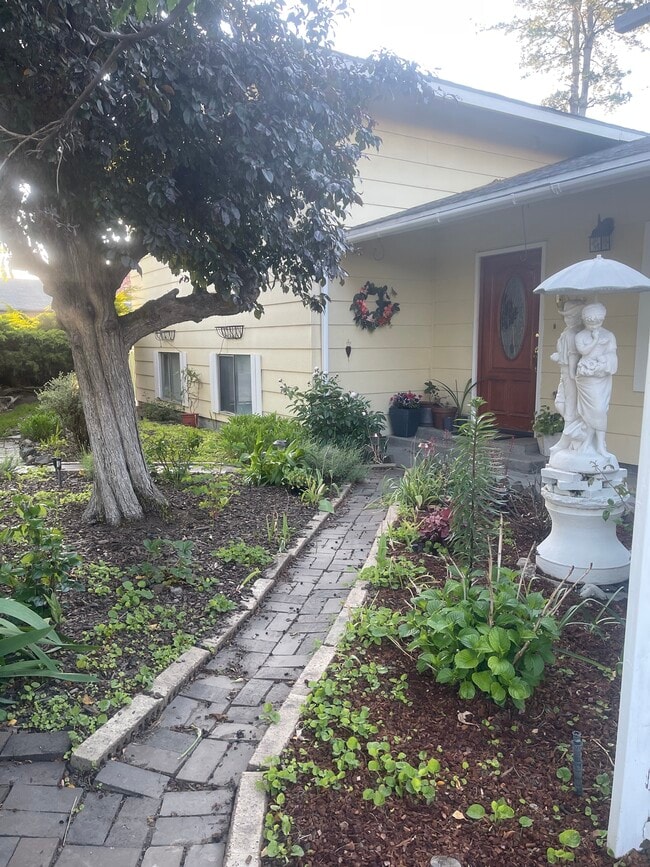 Building Photo - 1301 3rd St SE