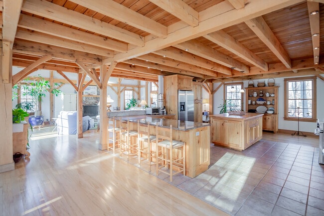 Building Photo - 221 Merchants Path