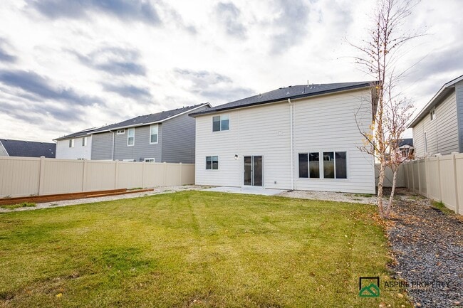 Building Photo - Upgraded 4 bed 3 bath home