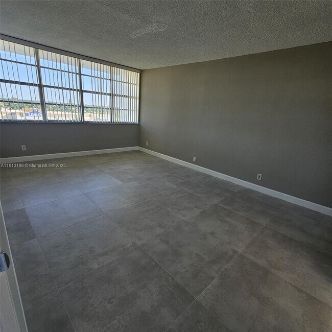 Building Photo - 16710 NE 9th Ave