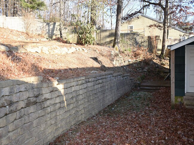 Building Photo - 241 Sunset Dr