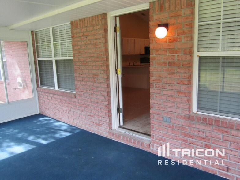 Building Photo - 1267 Summit Oaks Dr E