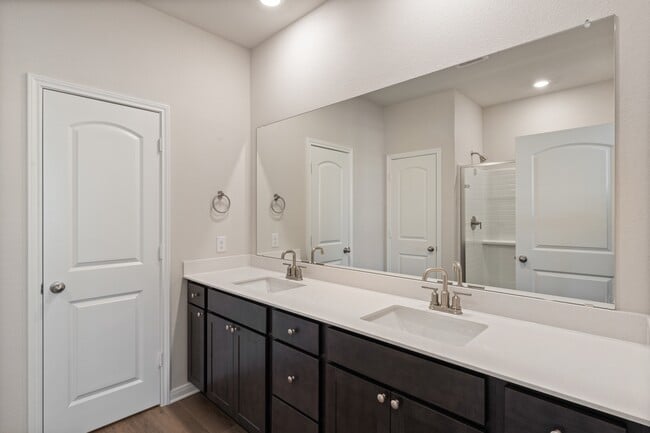 Building Photo - 1000 Camelia Grv Ct