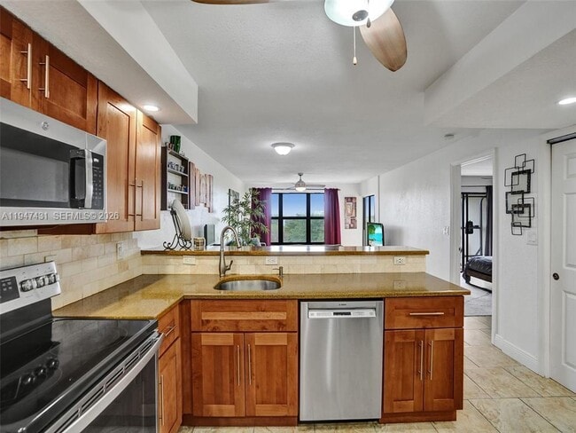 Building Photo - 2304 S Cypress Bend Dr