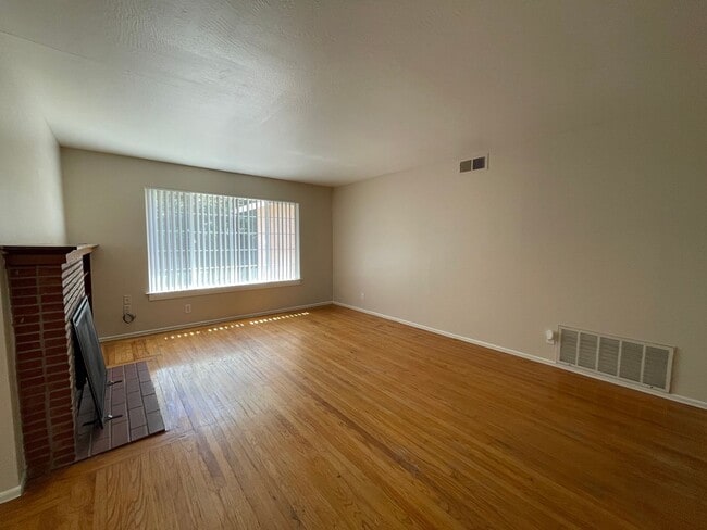 Building Photo - Single Story 3 Bedroom, 2 Bath Single Story Home with Huge Backyard!