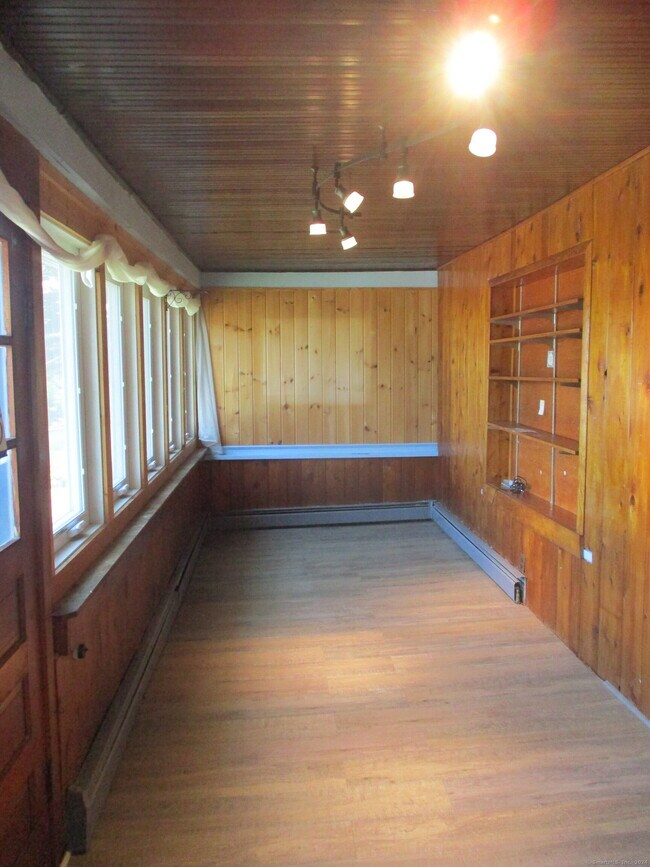 Building Photo - 10 Leuvine St