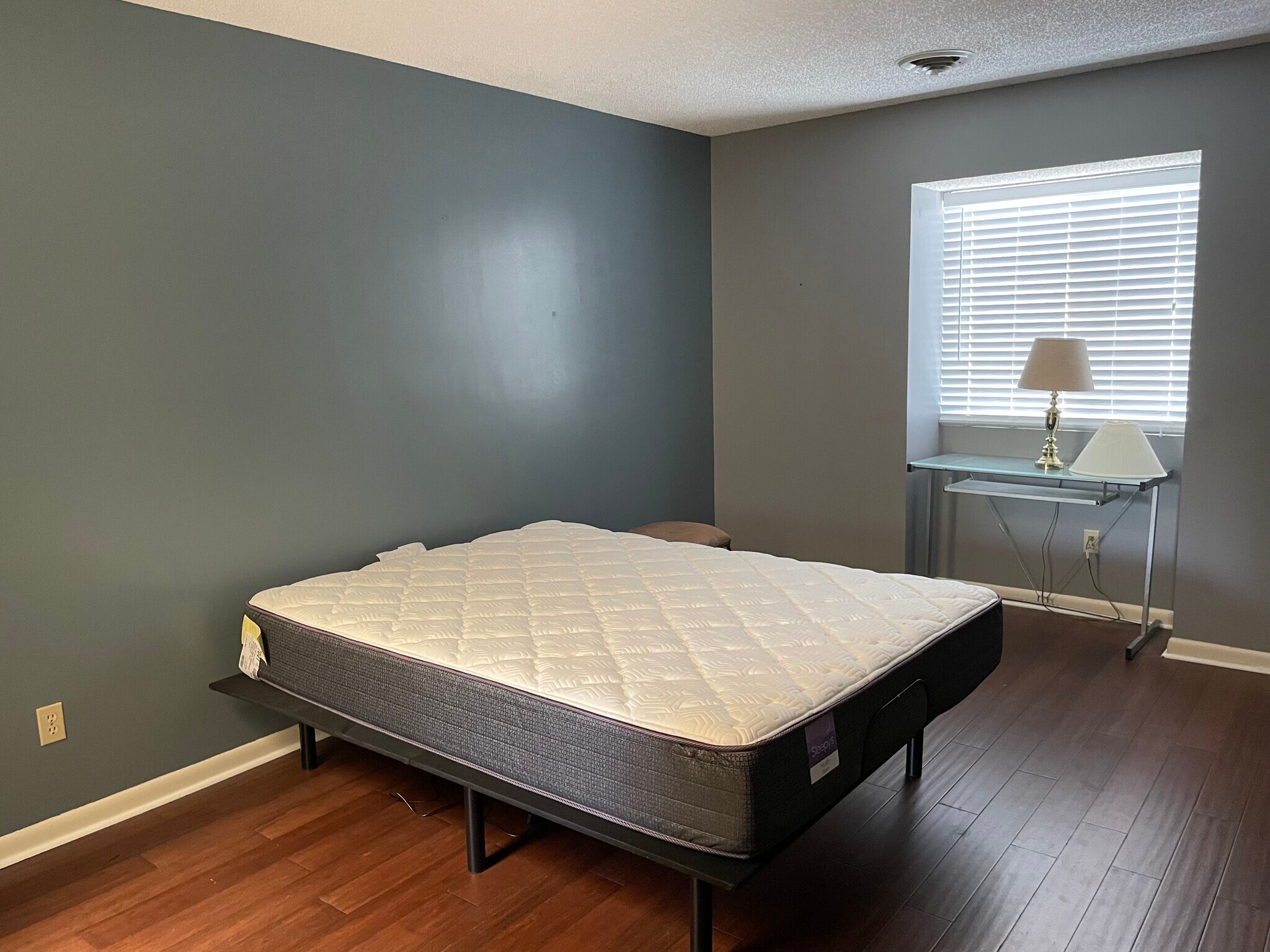 Building Photo - 2425 Cypress Ct