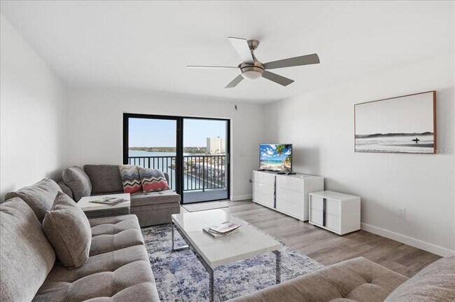 Building Photo - 7300 Sun Island Dr S