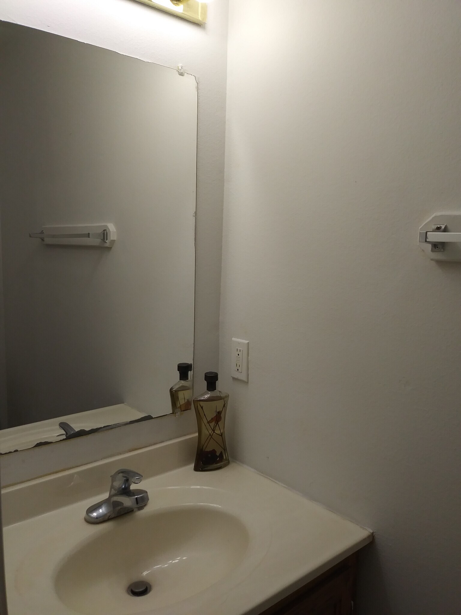 Half bath, first floor - 2381 Hamburg St