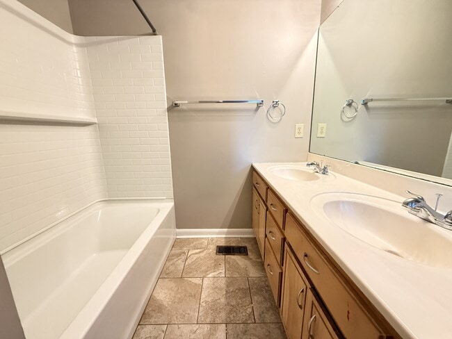 Building Photo - 105 Oakwood Meadows Dr