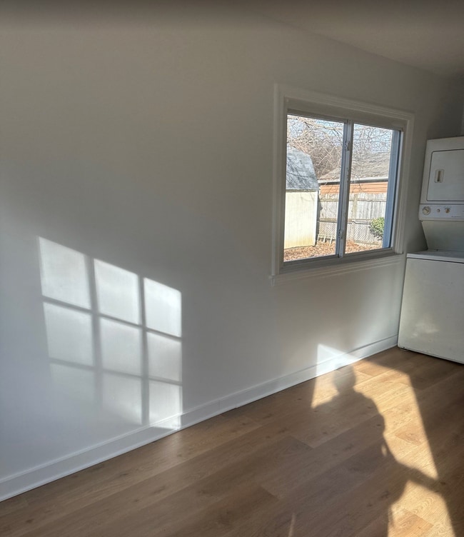 Building Photo - 637 Cosler Dr