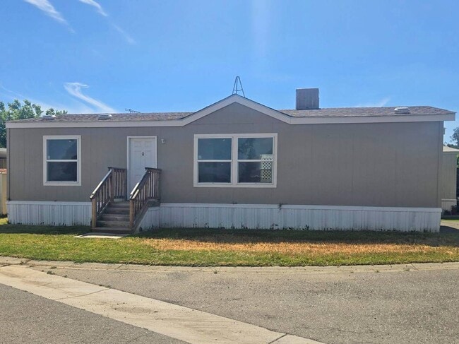 Building Photo - 590 E Kinney St