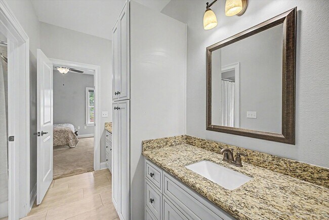 Building Photo - 7492 Sunny Mariana Ct