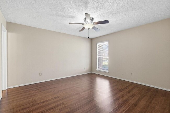 Building Photo - Half of Duplex Ready for New Tenants- 2 Bed, 2 Bath- North Richland Hills- Birdville ISD- 76180