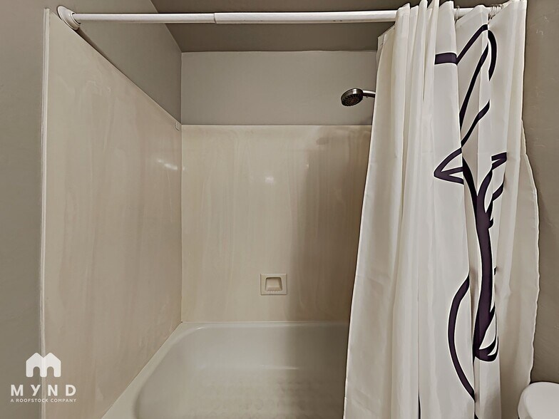 Building Photo - 1865 E Chilton Dr