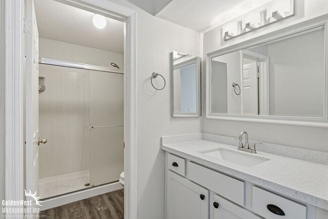 Building Photo - Newly Updated 2Bdm 2Ba Home with Fireplace & Private Patio in Mesa!