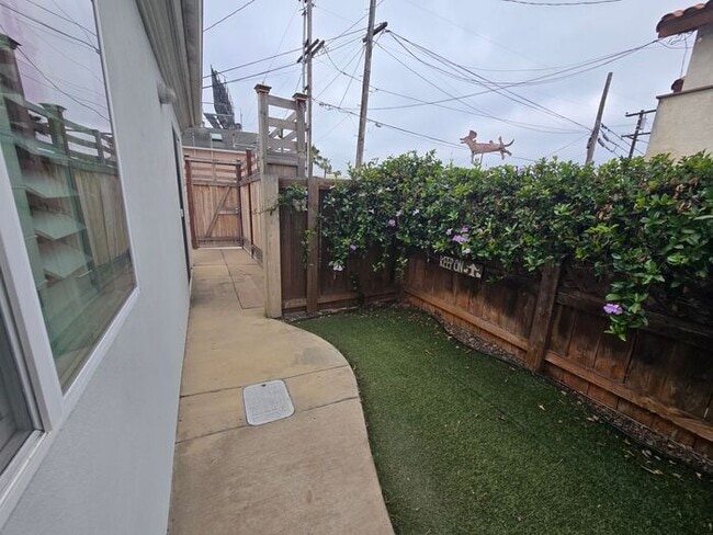 Building Photo - 1 BD / 1 BTH Home on Hornblend with Parking in Pacific Beach San Diego