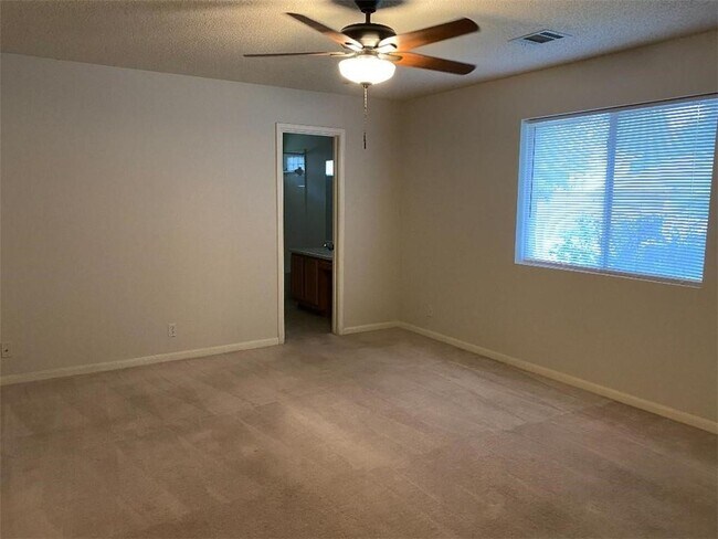 Building Photo - 4000 Barlow Dr