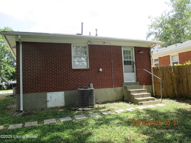 Building Photo - 4210 La Salle Ave