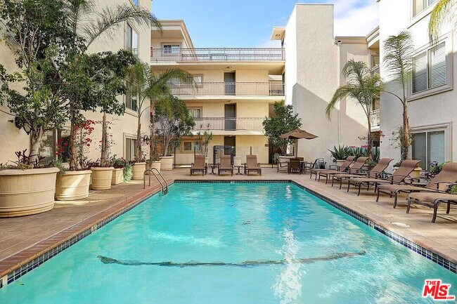 Building Photo - 141 S Clark Dr