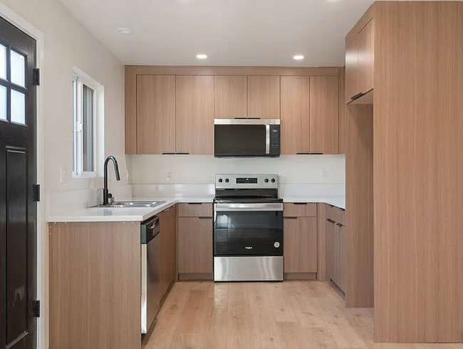 Building Photo - 5166 S Manhattan Pl