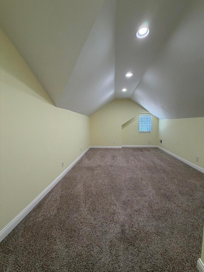 Building Photo - 382 Preston Ave