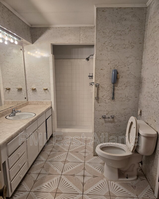 Building Photo - 3622 Kings Park Way