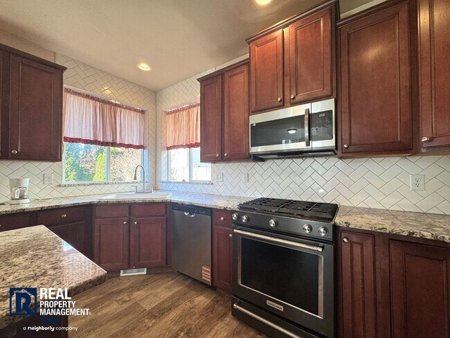 Building Photo - Spacious 4-bedroom home!