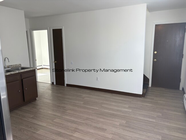 Building Photo - 220 Cross St