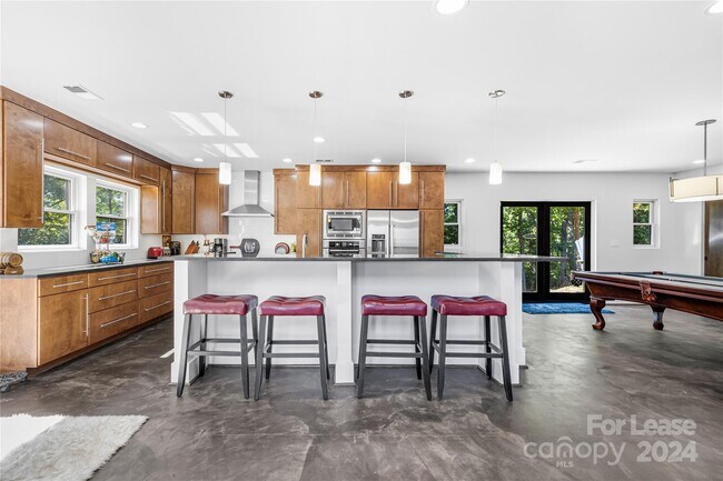 Building Photo - 49 Castle Ct