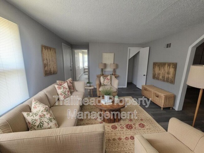 Building Photo - 5911 Cypress Pl