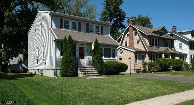 Building Photo - 554 Hort St