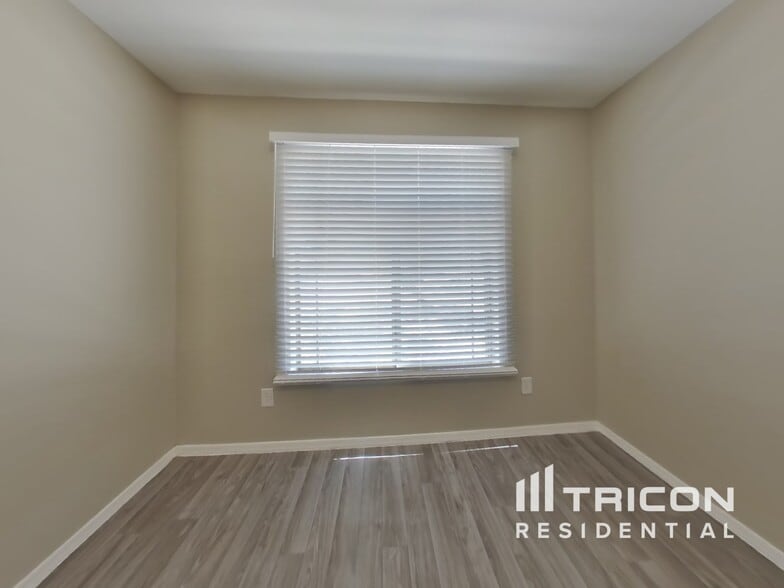 Building Photo - 43846 W Magnolia Rd