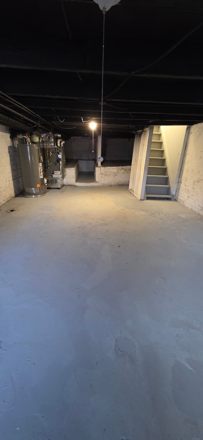 Building Photo - 3414 Mt Pleasant Ave