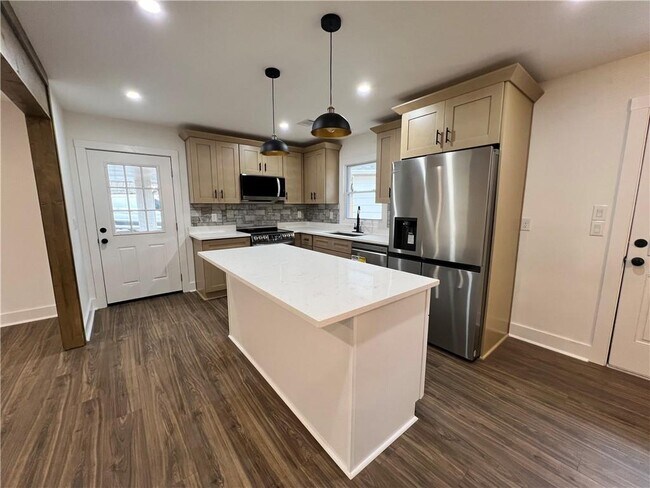 Building Photo - 1938 GA-212