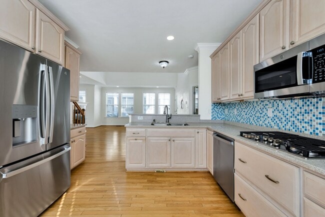 Building Photo - Beautiful Coastal Home for Rent – Ocean View / 17th Bay, Norfolk