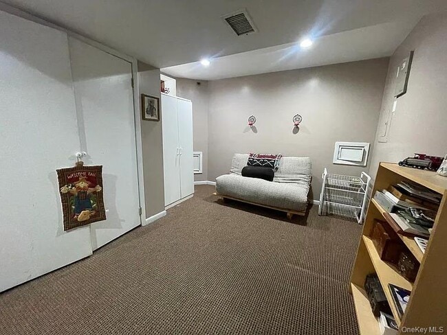 Building Photo - 1 Sea Ct Ln