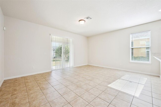 Building Photo - 1310 Oakcrest Ct