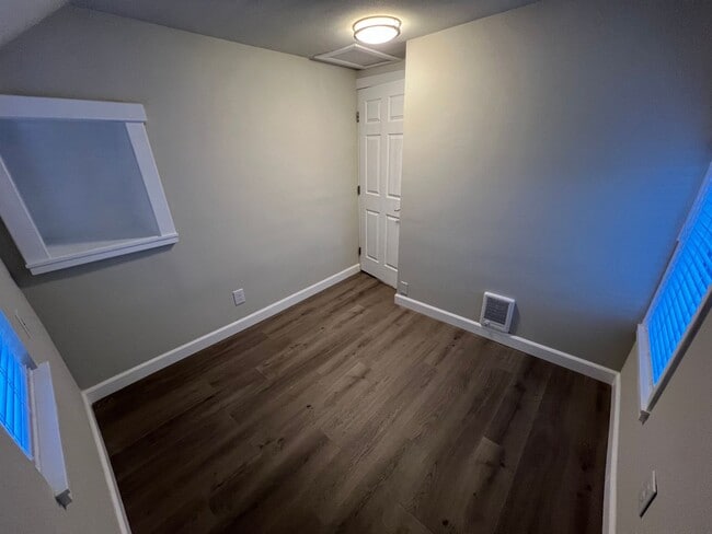 Building Photo - NEWLY REMODELED! 3+ bed, 1.5 bath, a/c, d/w, lots of off street parking!