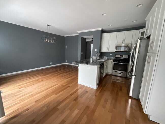 Building Photo - 1116 Village Center Pkwy