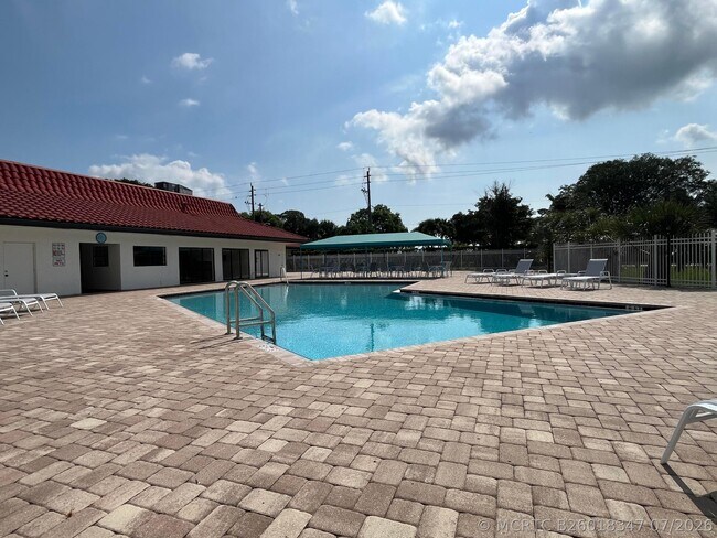 Building Photo - 2500 Fiore Way