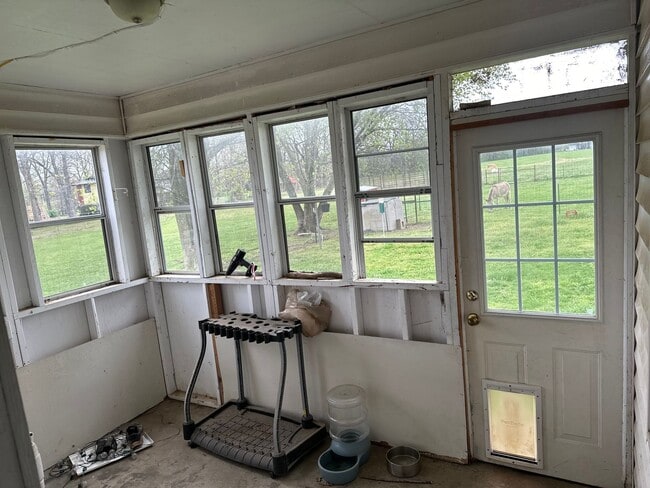 Building Photo - Available Now! 2-Bedroom, 1-Bathroom Home....