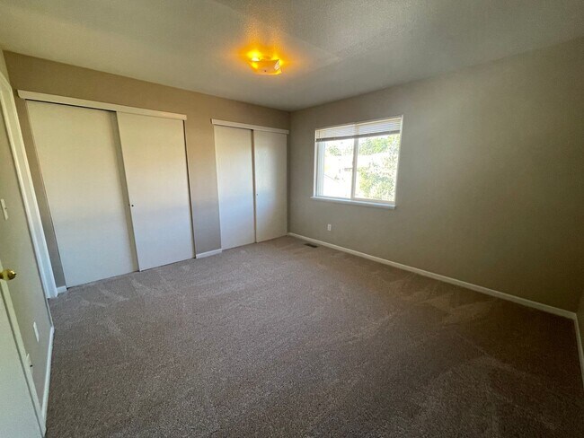 Building Photo - 2900 Ross Dr