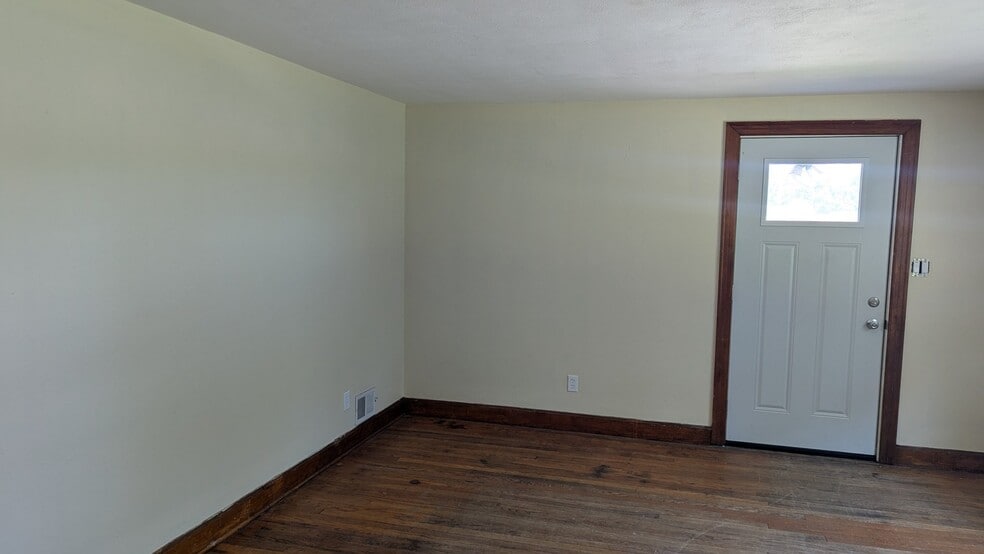 Building Photo - 5006 New Chapel Rd