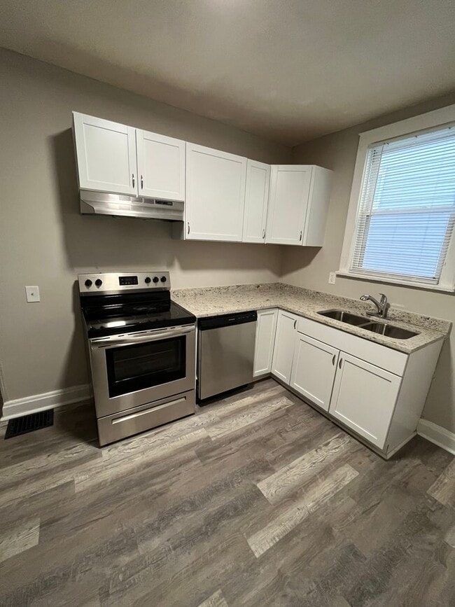 Building Photo - 490-492 E Jenkins Ave