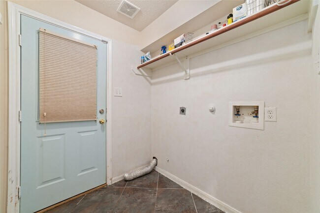 Building Photo - 22911 Sebastian Dr