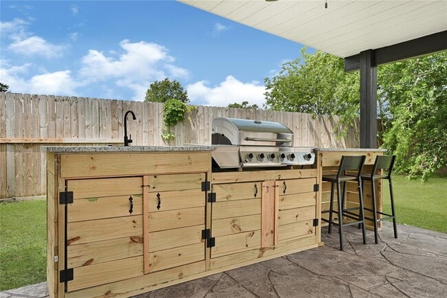 Building Photo - 12115 Wood Forest Dr