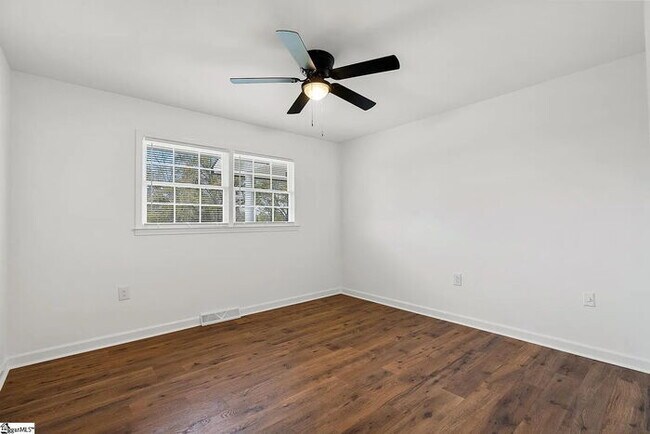 Building Photo - 300 Woodlake Rd