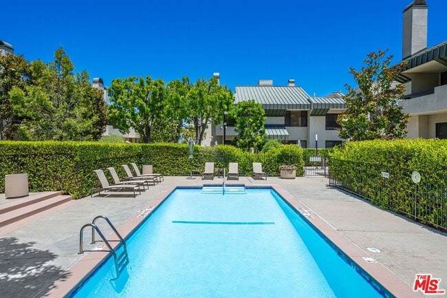 Building Photo - 2340 Century Hill